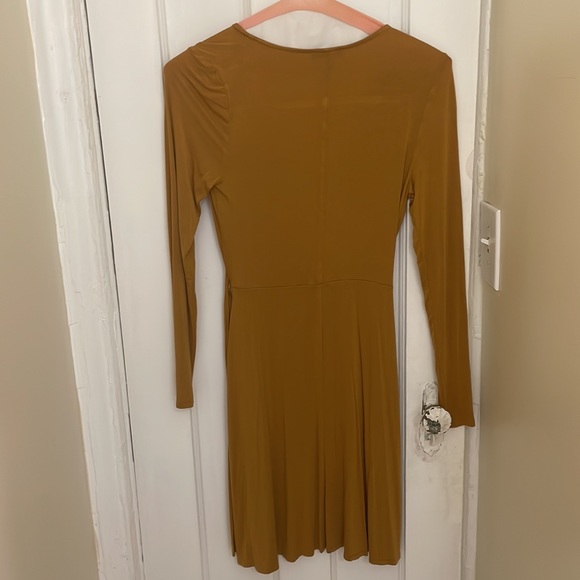 Express side tie wrap dress - Picture 2 of 3